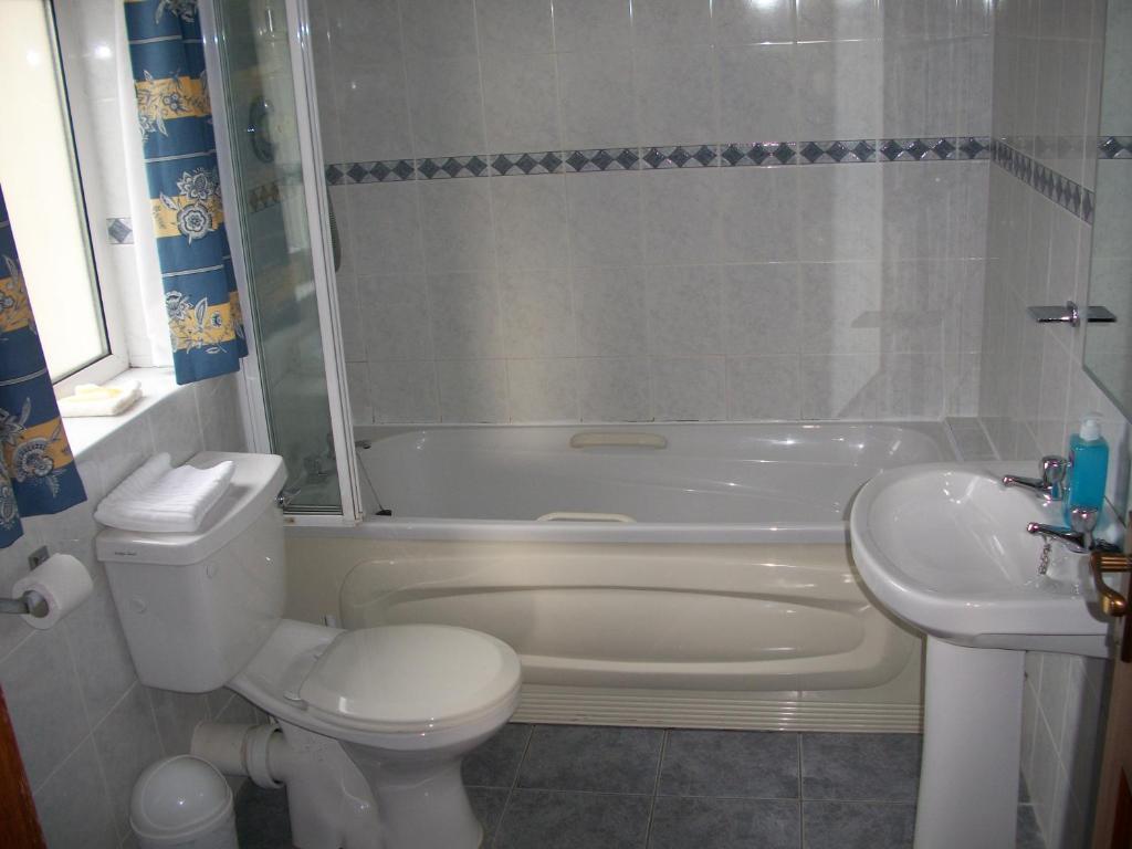 Seashore Lodge Guesthouse غالواي الغرفة الصورة